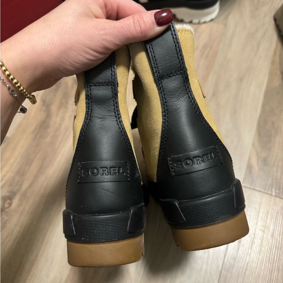 Women’s Sorel Waterproof Boots - Picture 3 of 6